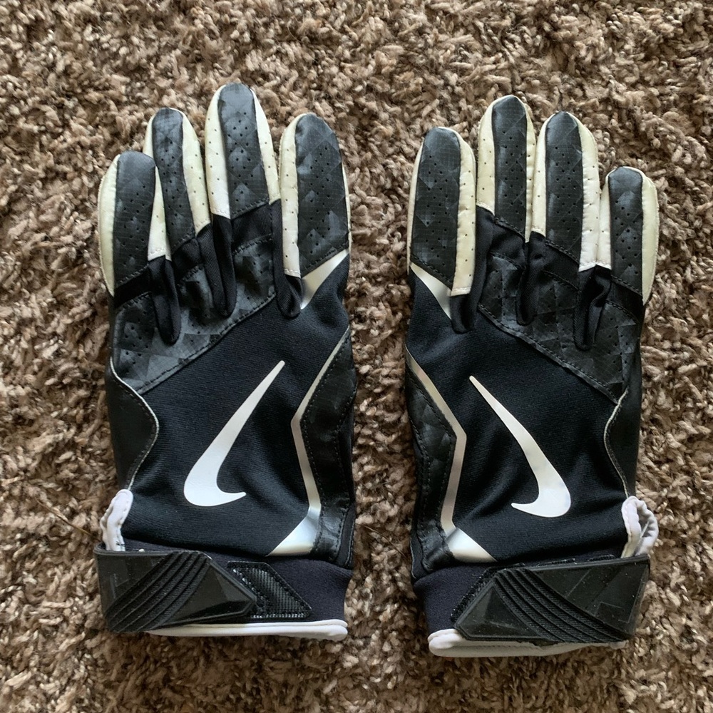 XXL 2XL football gloves NFL Nike wide receiver
